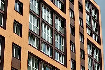 окна из пвх в многоэтажке